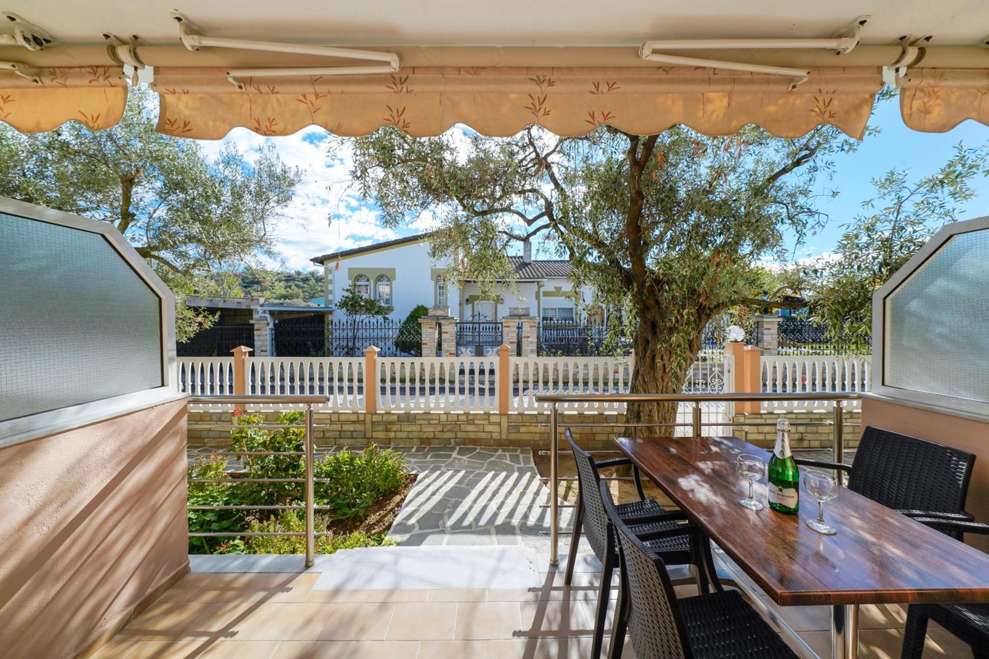Opalium Beach Front Suites Potos Exterior foto