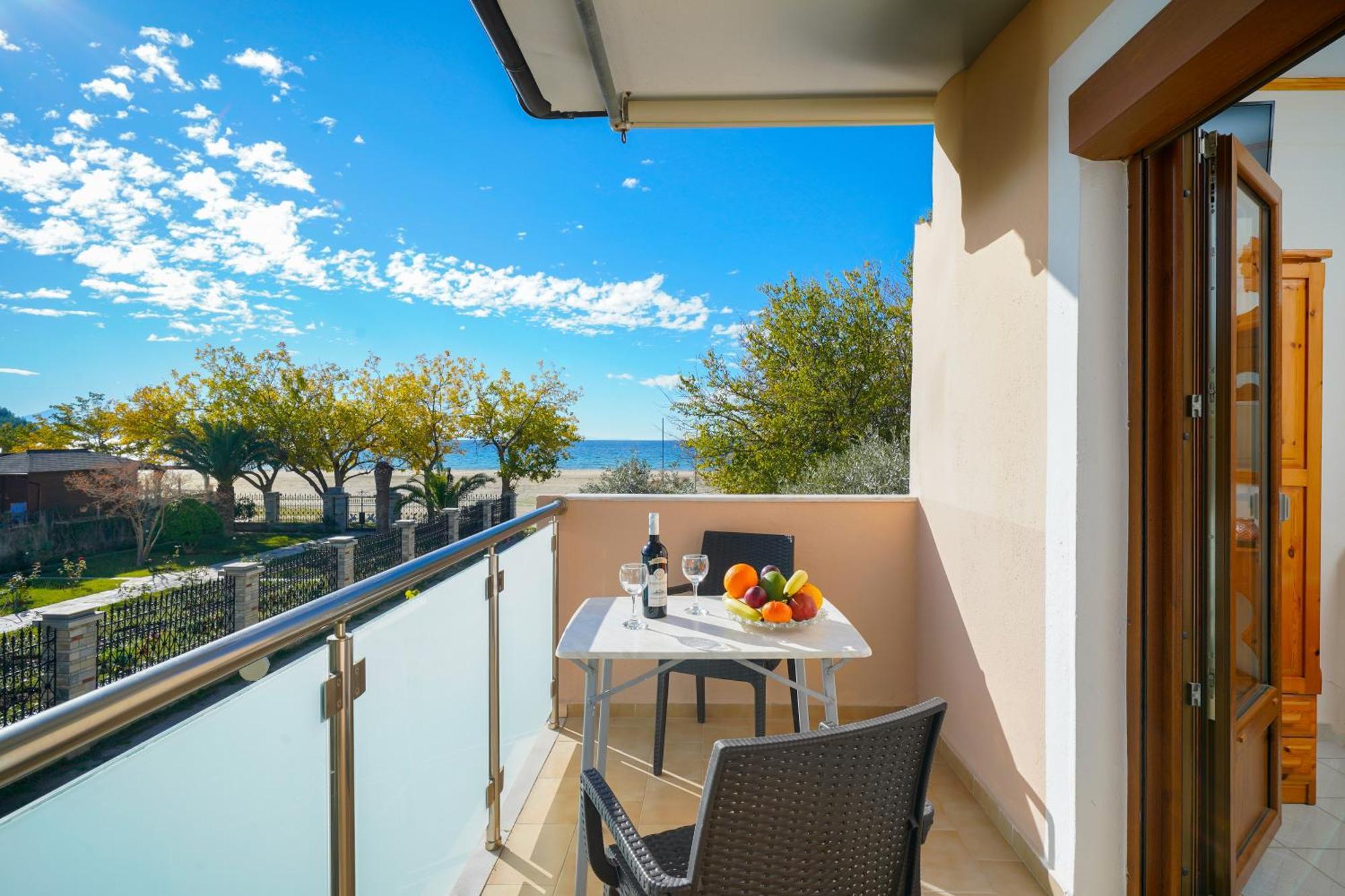 Opalium Beach Front Suites Potos Exterior foto