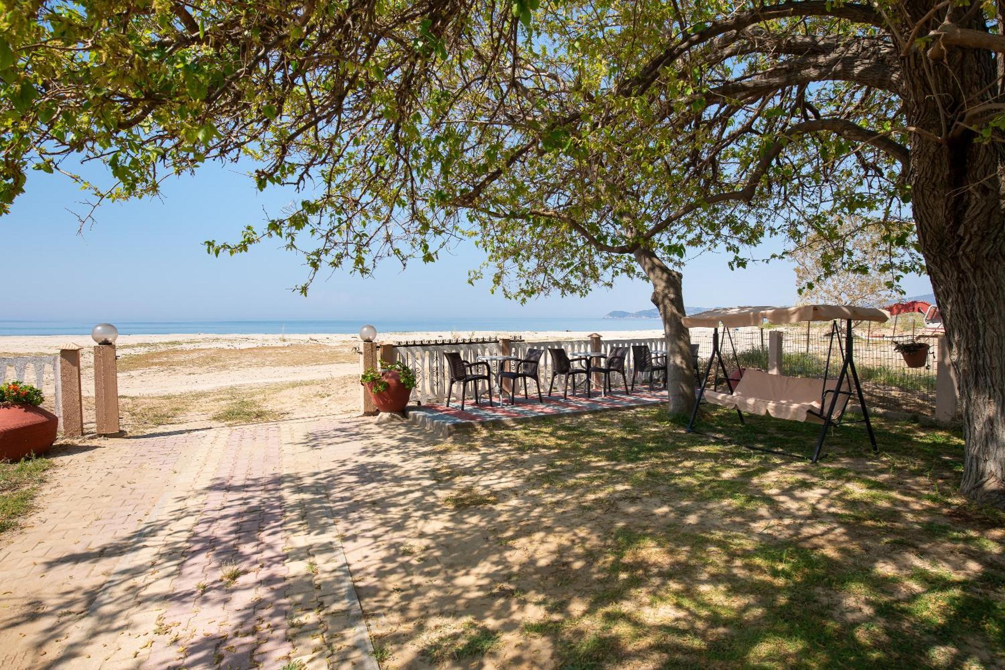 Opalium Beach Front Suites Potos Exterior foto