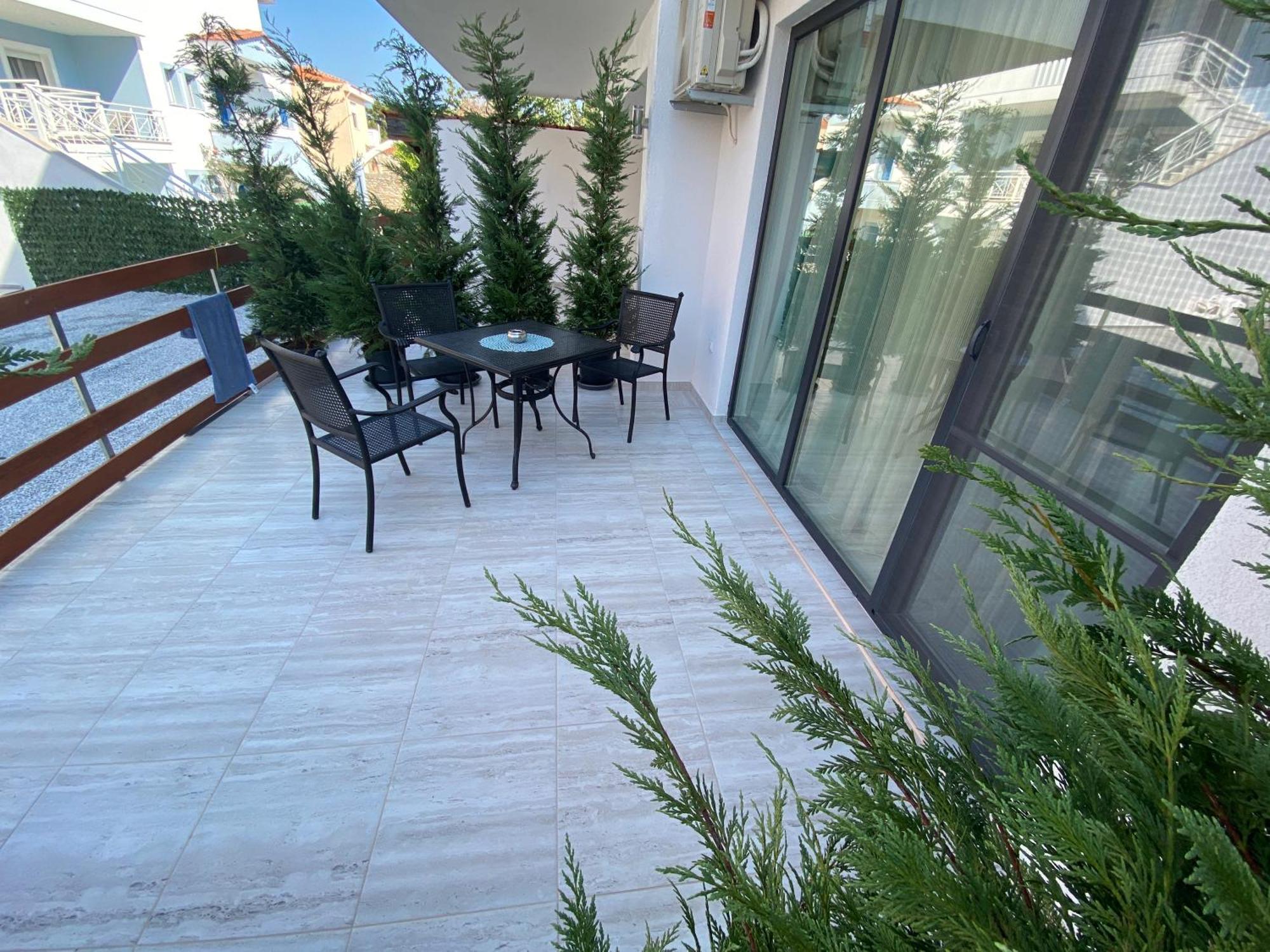 Opalium Beach Front Suites Potos Exterior foto